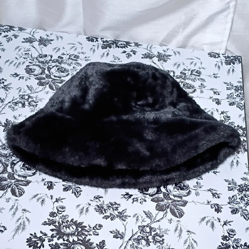 Luxurious Black Faux Fur Hat‎